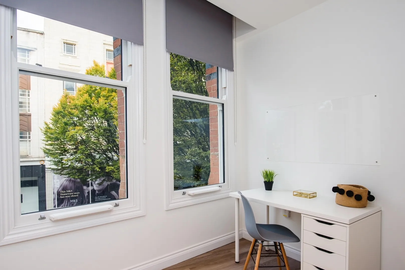 Flat A, 25 Lister Gate - Luxury 5 Bed City Centre Apartment - Image 10